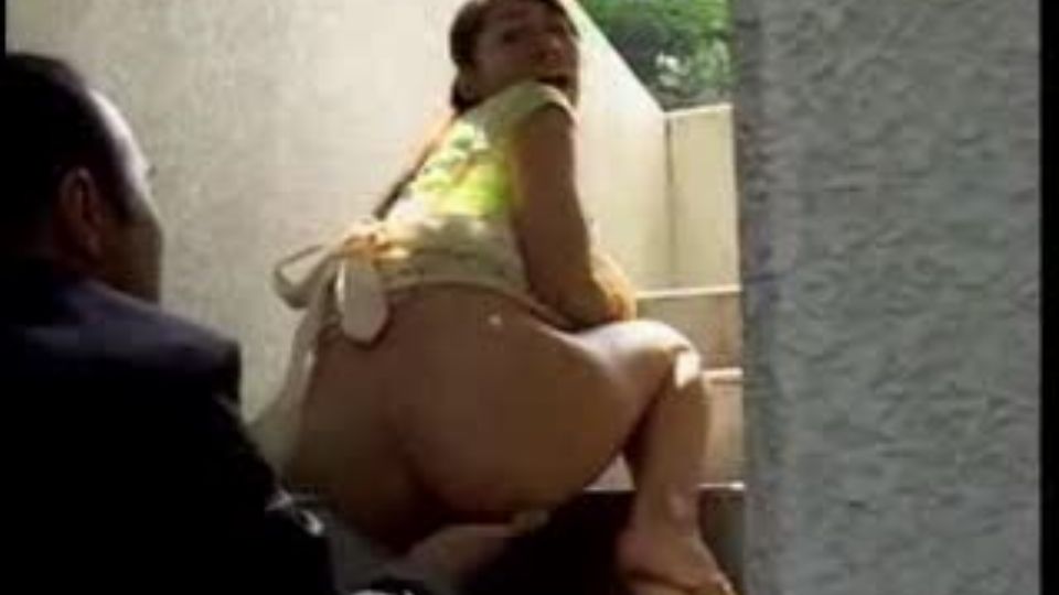 Geile japanische Hausfrau betrügt ihren Ehemann